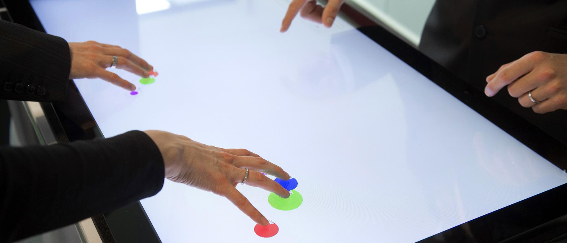 A touch of class for extra-large multi-touch screens | AGC Glass Europe