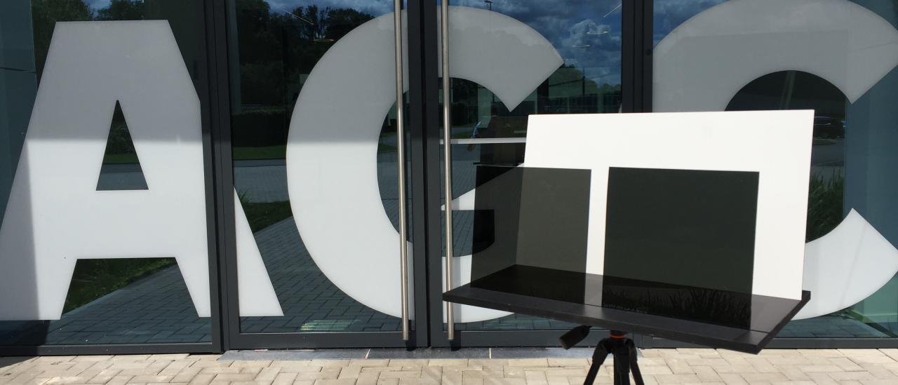 AGC Automotive Europe launches ultradark grey glass on the market