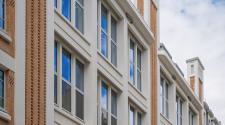 [Beige de Covivio – Paris – Palissad Architecture] Les verres bas carbone Low-Carbon Glass Stopray Vision 70/35 d’AGC remplacent les anciens vitrages récupérés et recyclés. CO2 évité (PRG) : 45.545 Kg CO2 eq Cradle to Gate pour l’ensemble de la nouvelle façade. Photo : AGC Glass Europe