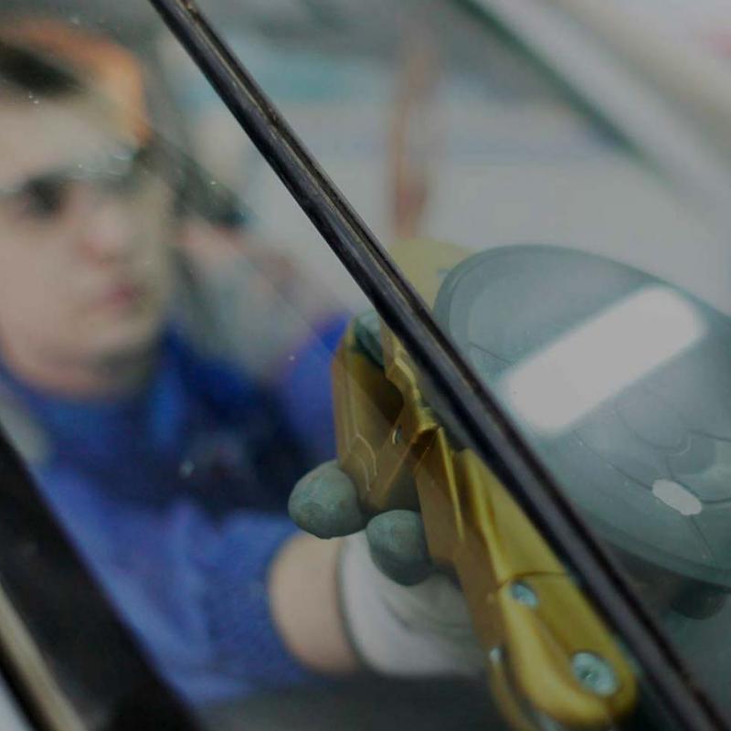 Le verre trempé et le verre feuilleté des pare-brises - Ornikar