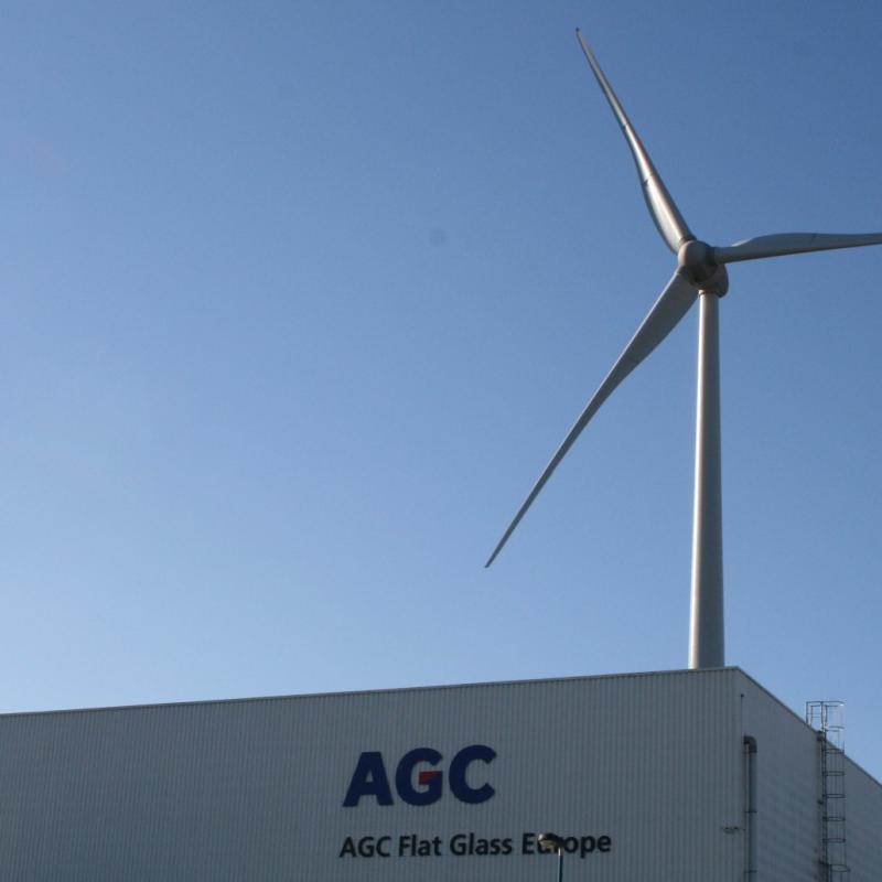 Construction of AGC's first on-site wind turbine in Seneffe (Belgium)